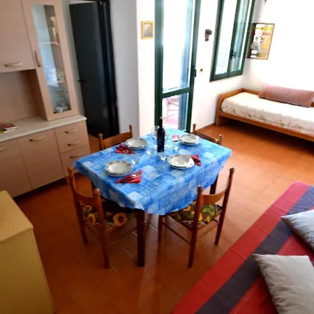 Vakantiehuis Comfortable Three-room Located In Torre Dellorso On The Ground Floor