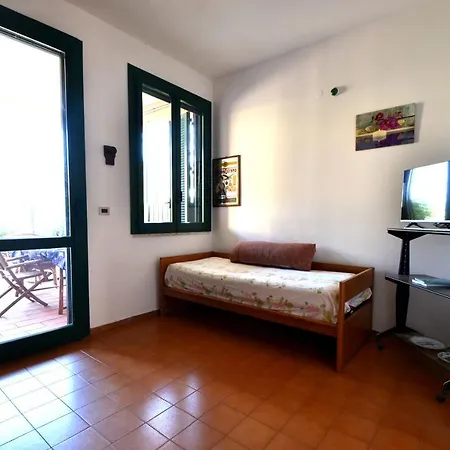 Comfortable Three-room Located In Torre Dellorso On The Ground Floor *